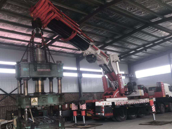 隨車起重機(jī)